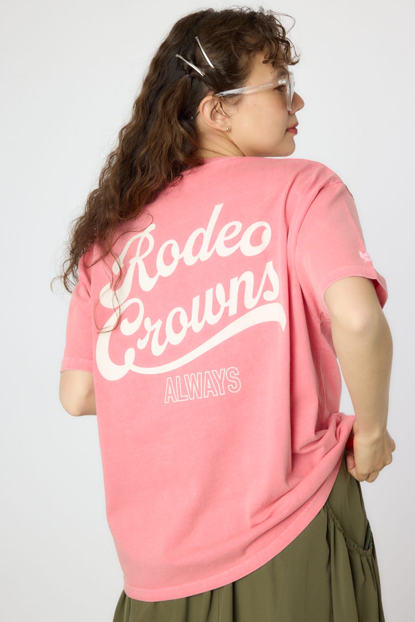 ブローディア BRODIAEA 歯ブラシ加工カラフルロゴ半袖Tシャツ （ピンク） ブローディア BRODIAEA 歯ブラシ加工カラフルロゴ半袖Tシャツ