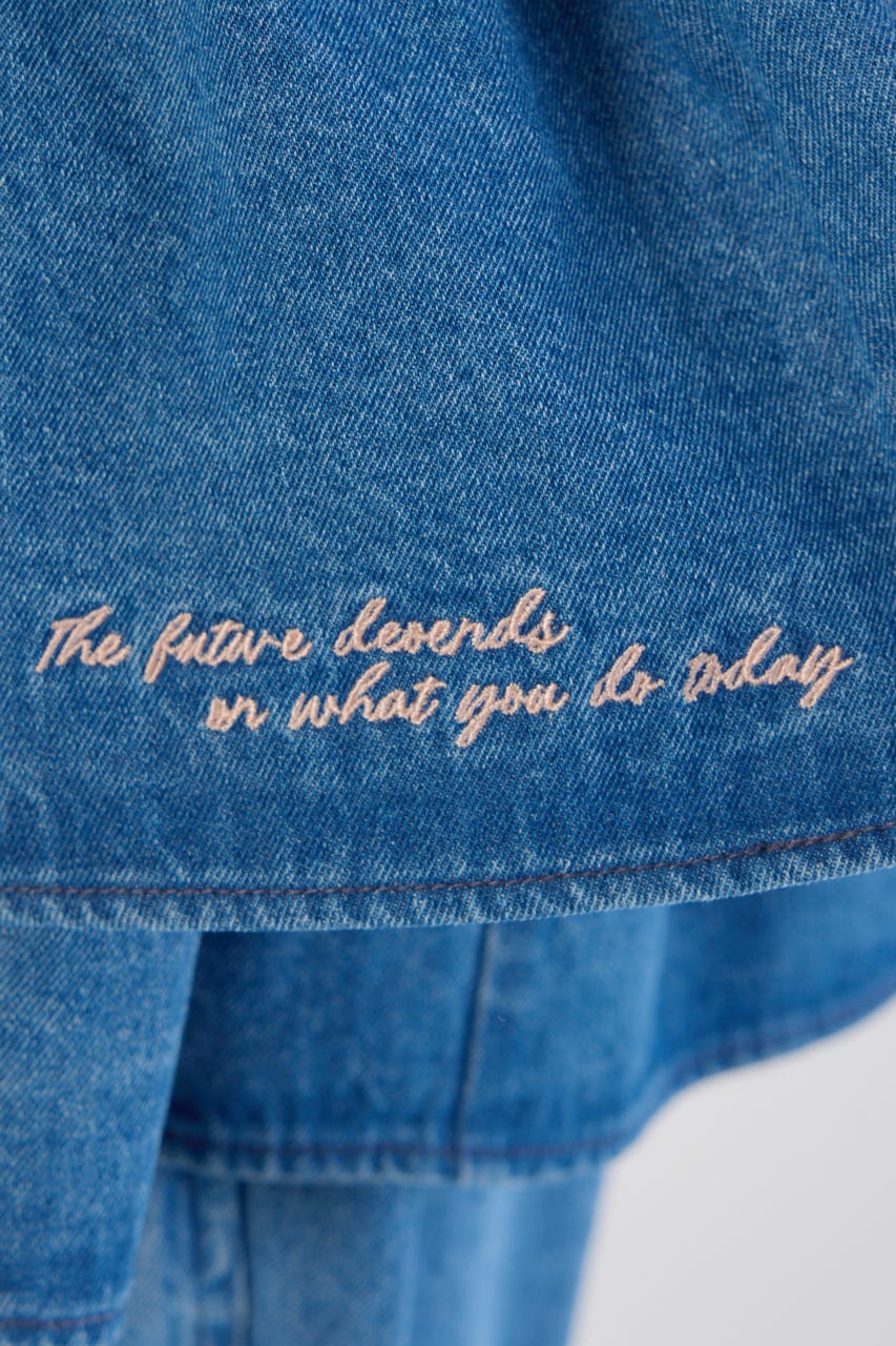 embroideryフロントジップベスト BLU FREE