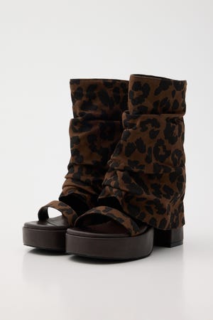 カバーヒールサンダル