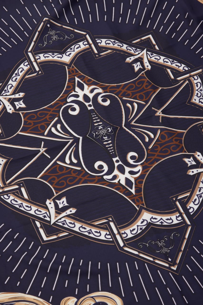 クラシカルビッグスカーフ 柄NVY FREE