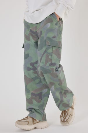 カモフラカーゴパンツ