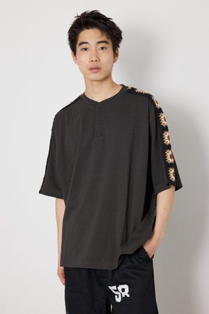 クロシェラインヘンリーTシャツ
