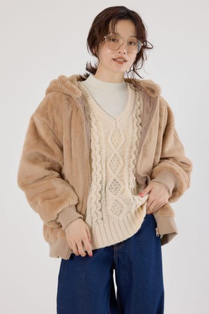 【UNISEX】ロゴパッチエコファーブルゾン