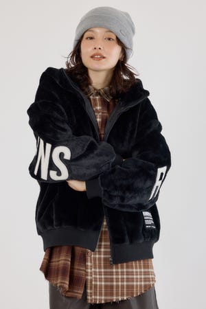 【UNISEX】ロゴパッチエコファーブルゾン