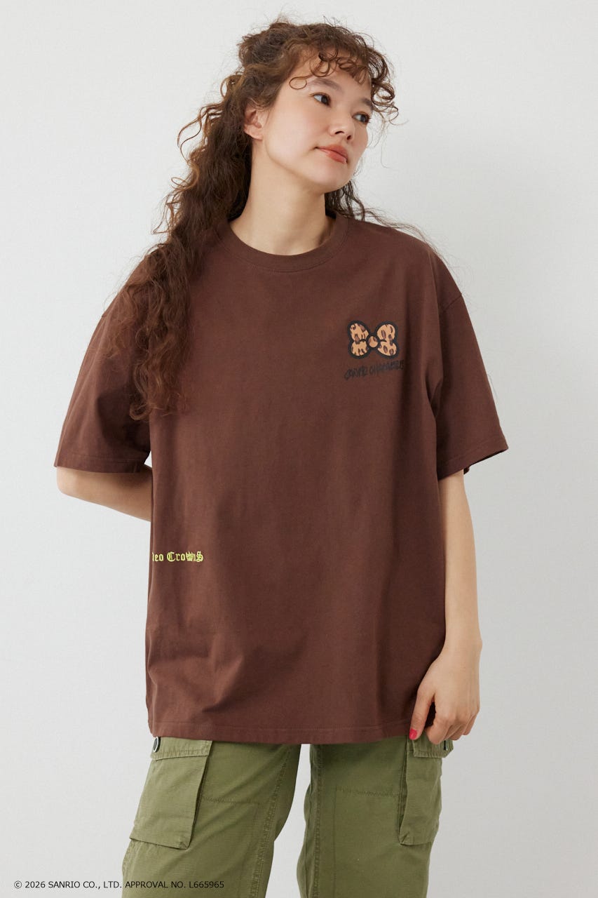 【UNISEX】(サンリオキャラクターズ) パターンモチーフTシャツ BRN M