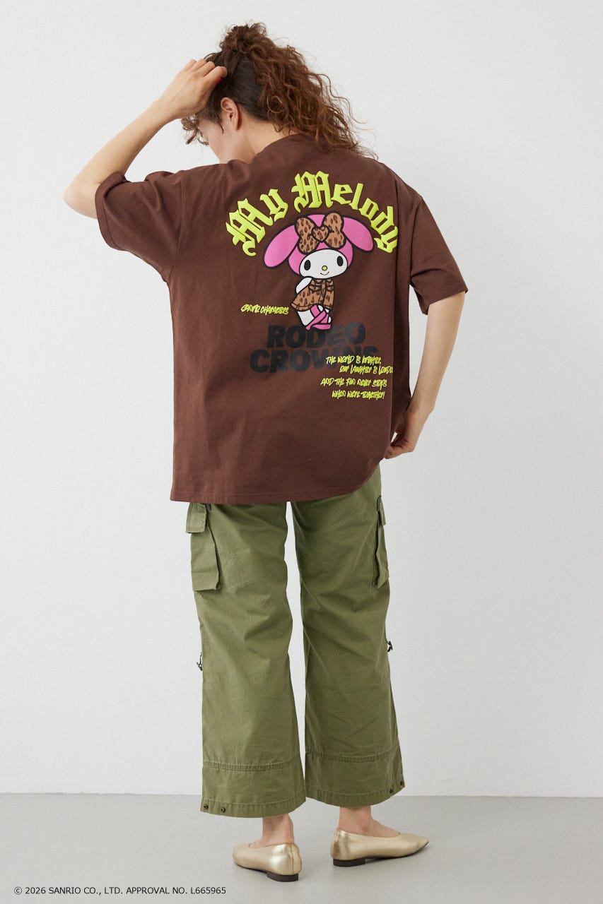 【UNISEX】(サンリオキャラクターズ) パターンモチーフTシャツ BRN M