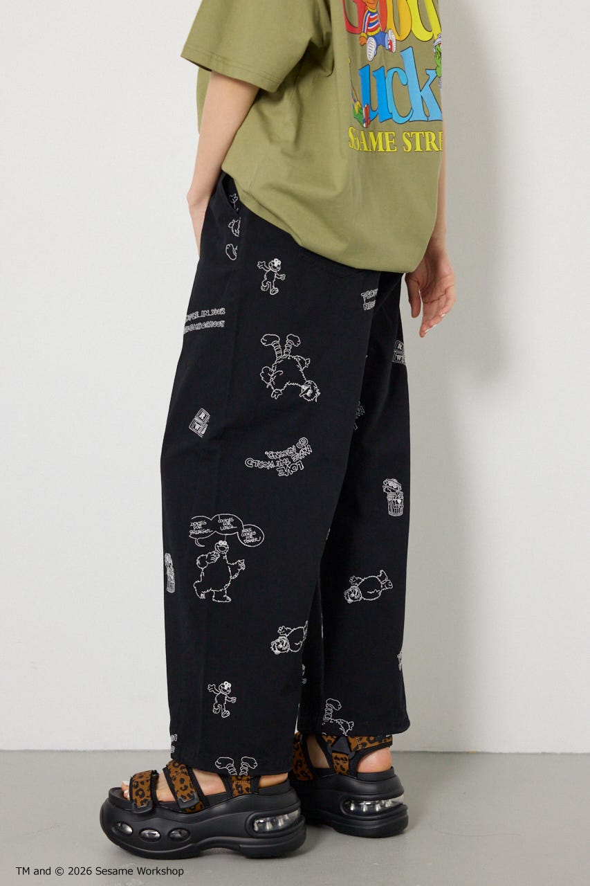 【UNISEX】(SESAME STREET) 刺繍パターンパンツ 柄BLK L
