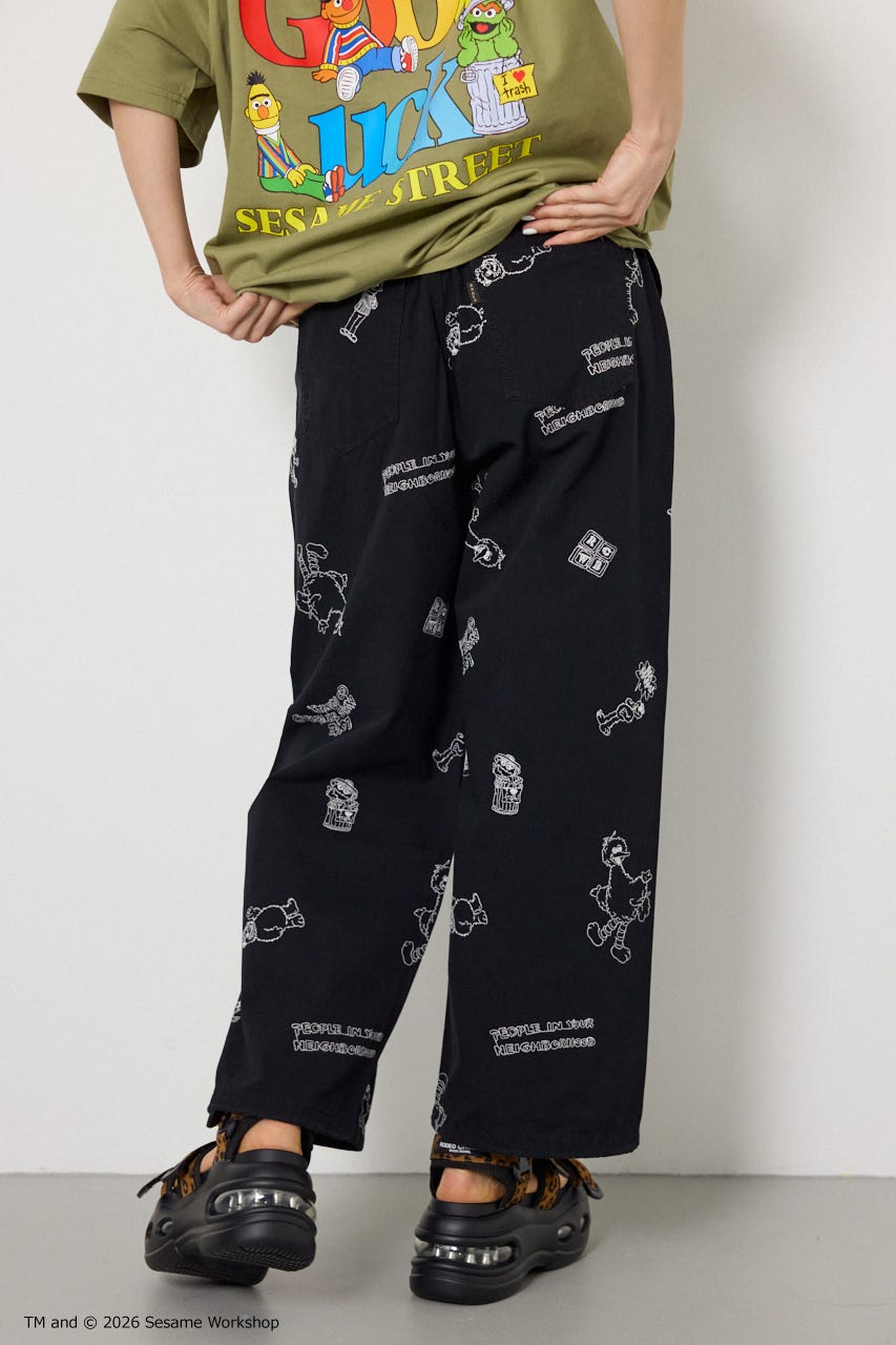 【UNISEX】(SESAME STREET) 刺繍パターンパンツ 柄BLK L