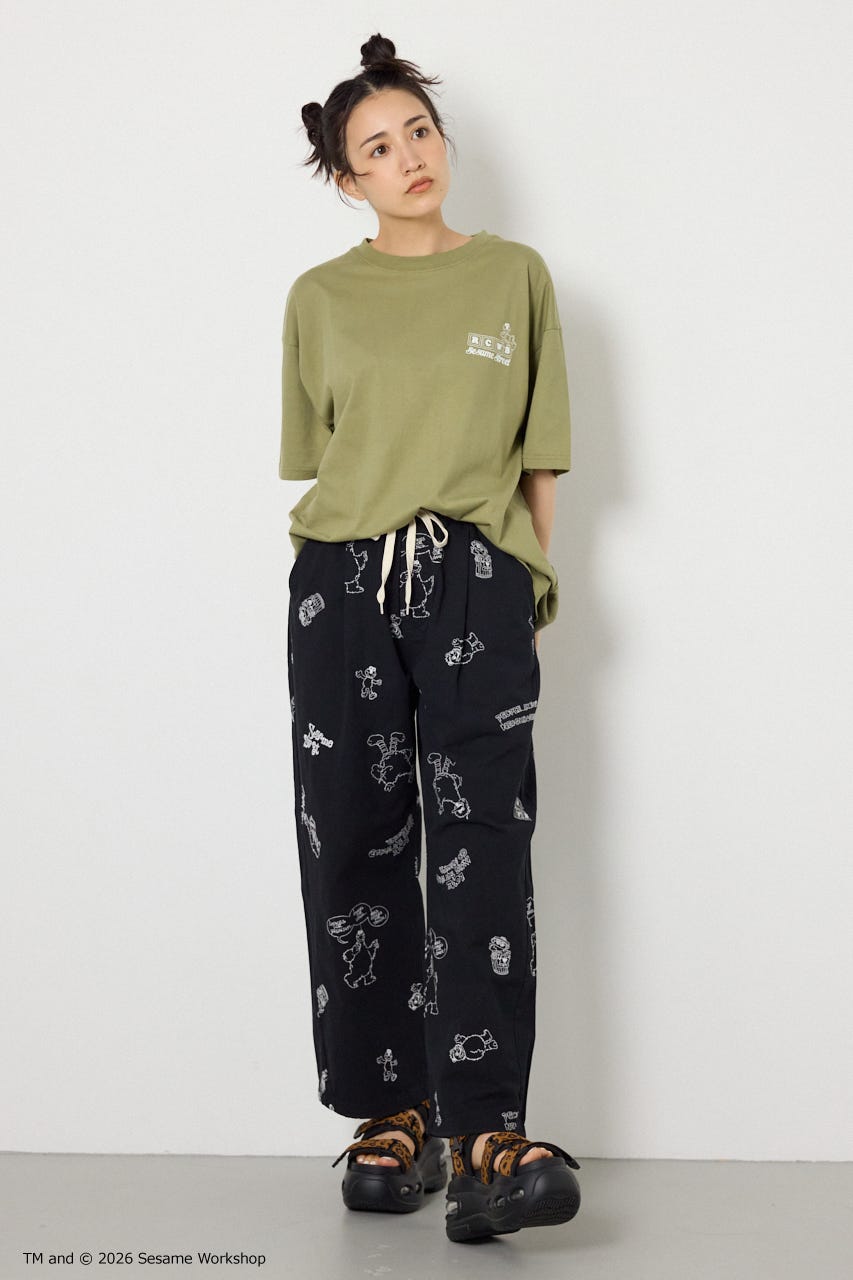【UNISEX】(SESAME STREET) 刺繍パターンパンツ 柄BLK L