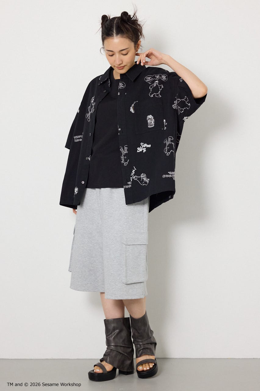 【UNISEX】(SESAME STREET) 刺繍パターンシャツ 柄BLK L