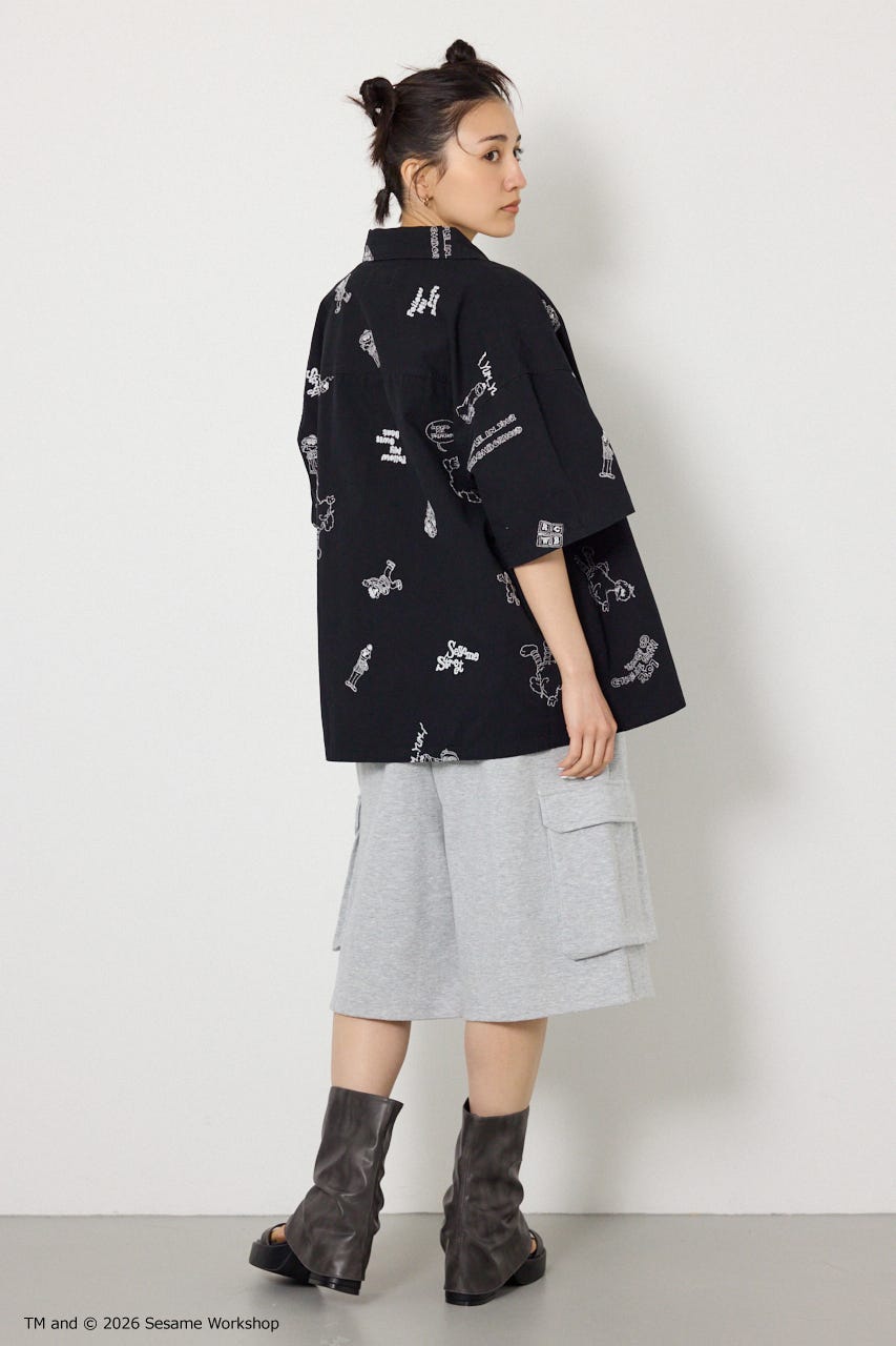【UNISEX】(SESAME STREET) 刺繍パターンシャツ 柄BLK L