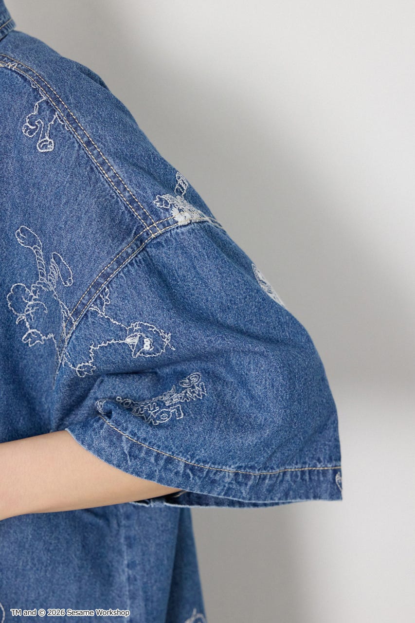 【UNISEX】(SESAME STREET) 刺繍パターンシャツ 柄BLU L