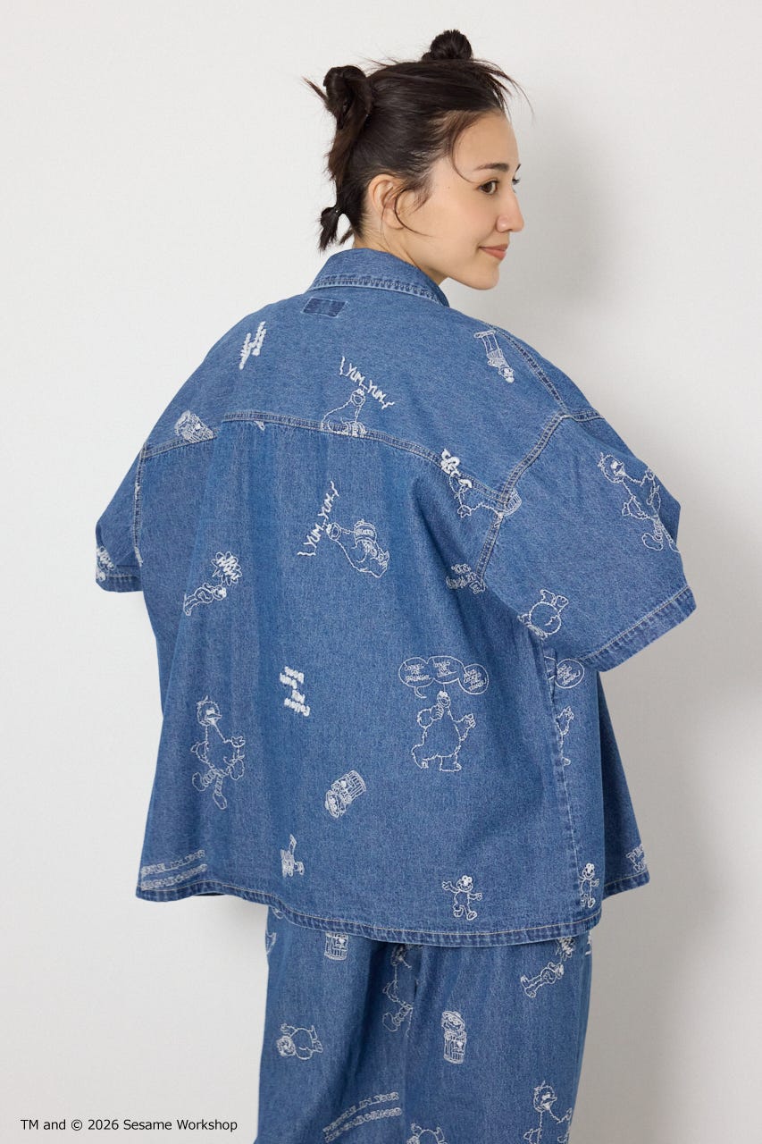 【UNISEX】(SESAME STREET) 刺繍パターンシャツ 柄BLU L