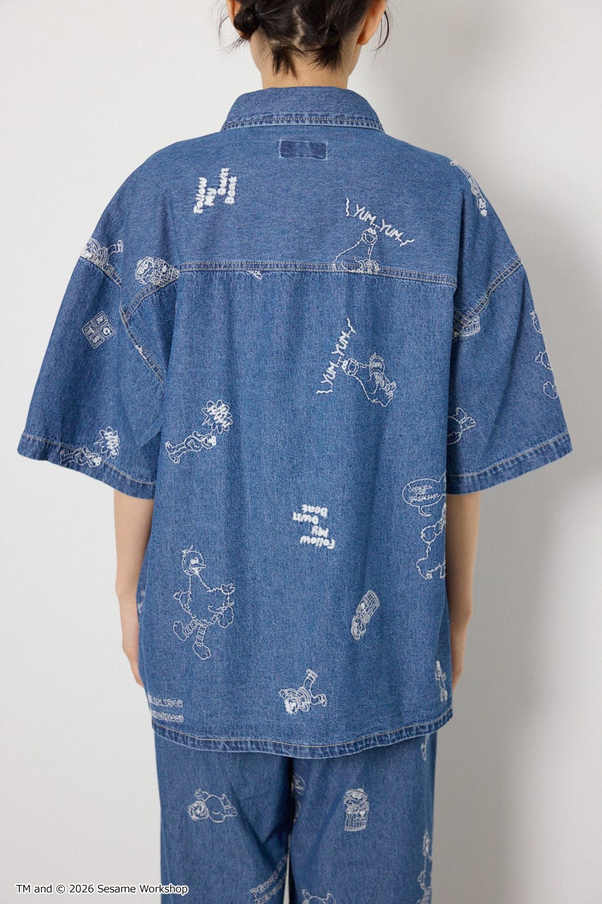 【UNISEX】(SESAME STREET) 刺繍パターンシャツ 柄BLU L