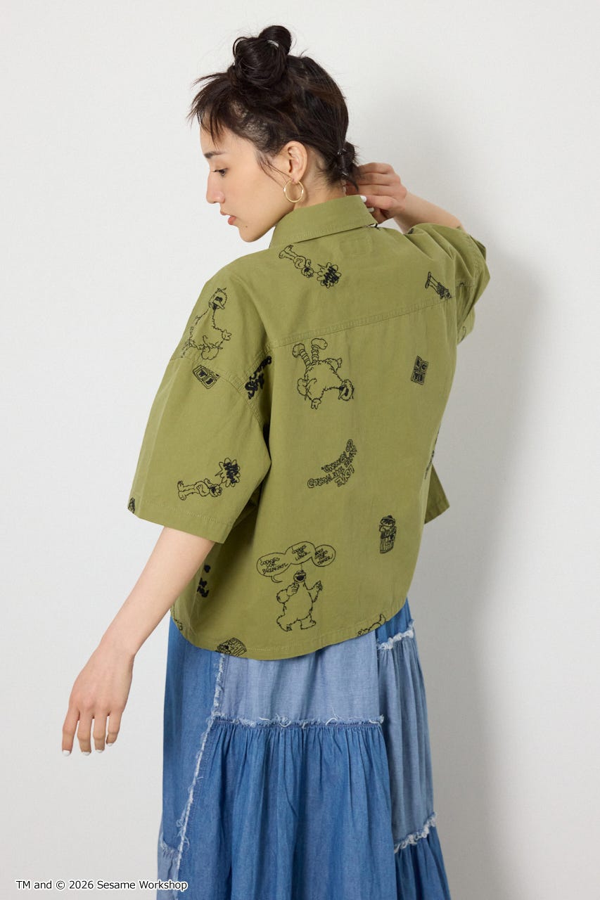 【UNISEX】(SESAME STREET) 刺繍パターンシャツ 柄KHA M