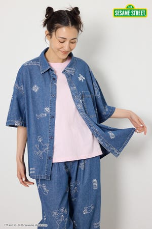 【UNISEX】(SESAME STREET) 刺繍パターンシャツ