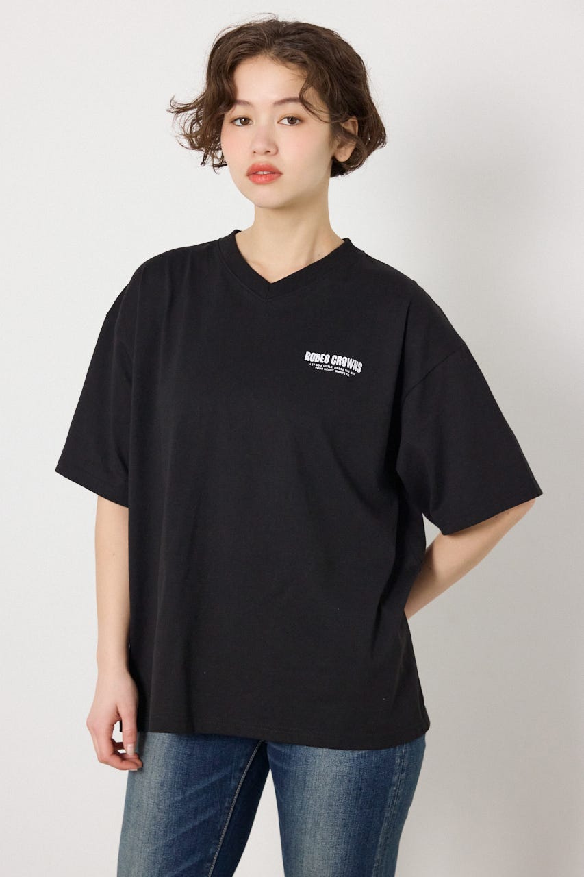 【UNISEX】エンボスロゴVネックTシャツ BLK M
