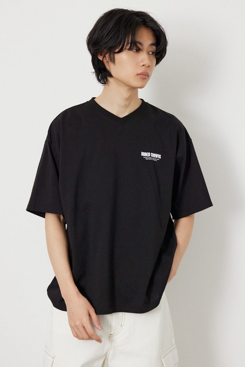 【UNISEX】エンボスロゴVネックTシャツ BLK M