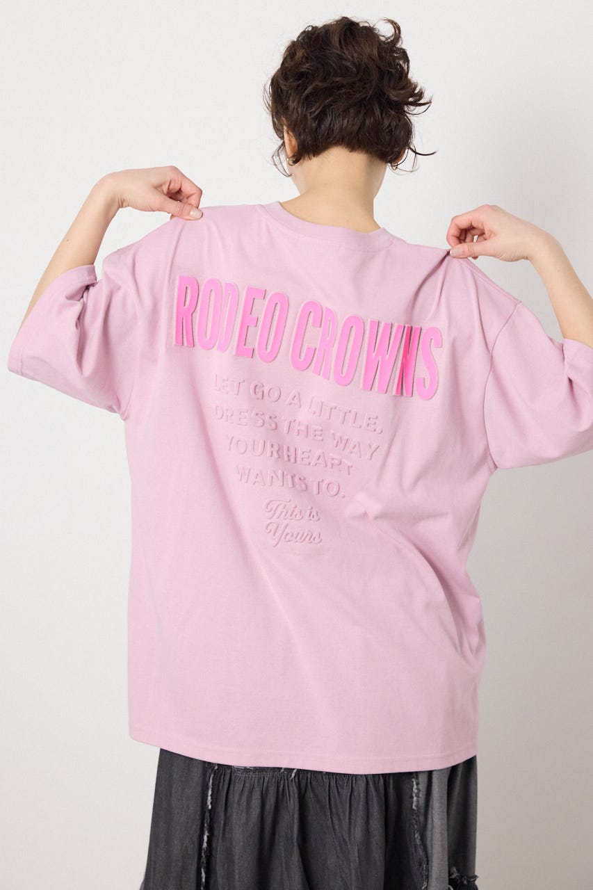 【UNISEX】エンボスロゴVネックTシャツ PNK M