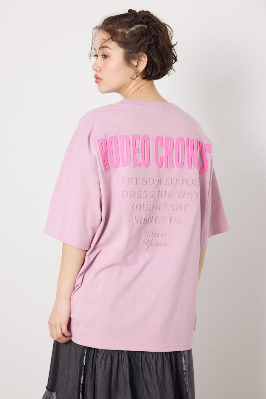 【UNISEX】エンボスロゴVネックTシャツ PNK M