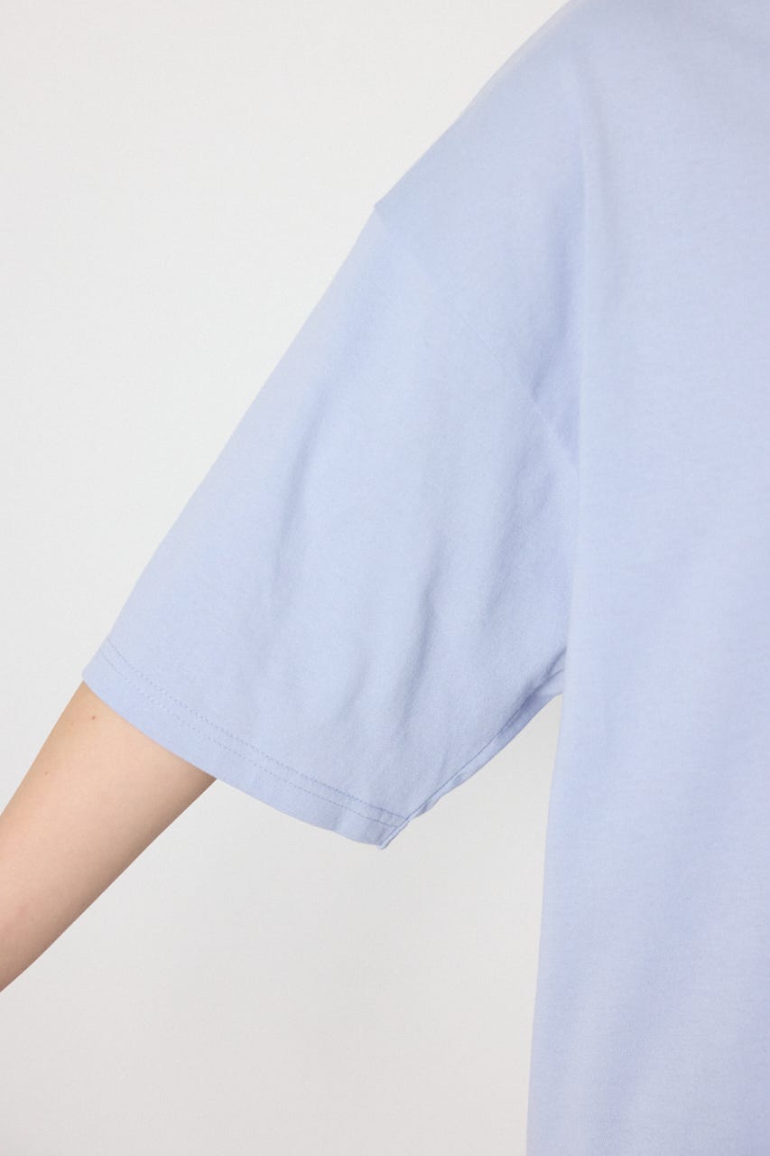 【UNISEX】エンボスロゴVネックTシャツ SAX L