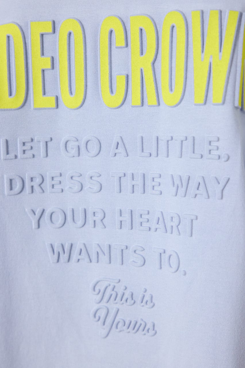 【UNISEX】エンボスロゴVネックTシャツ SAX L