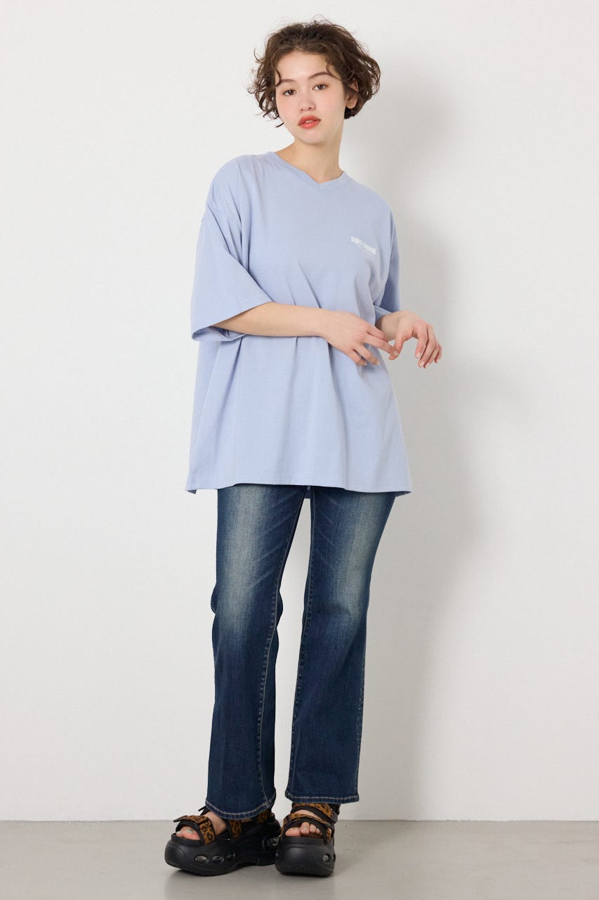 【UNISEX】エンボスロゴVネックTシャツ SAX L