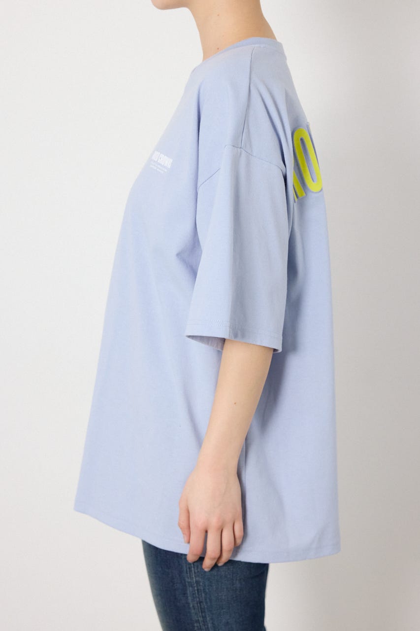 【UNISEX】エンボスロゴVネックTシャツ SAX L