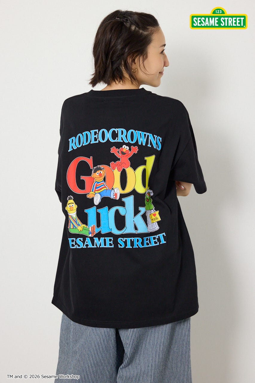【WEB限定】(UNISEX)(SESAMESTREET)GoodLuckTシャツ BLK FREE