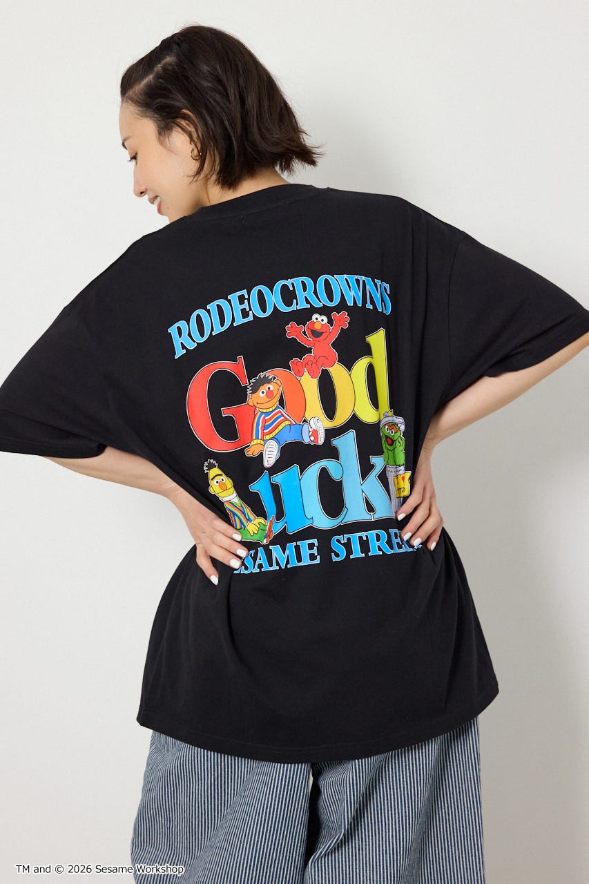 【WEB限定】(UNISEX)(SESAMESTREET)GoodLuckTシャツ BLK FREE