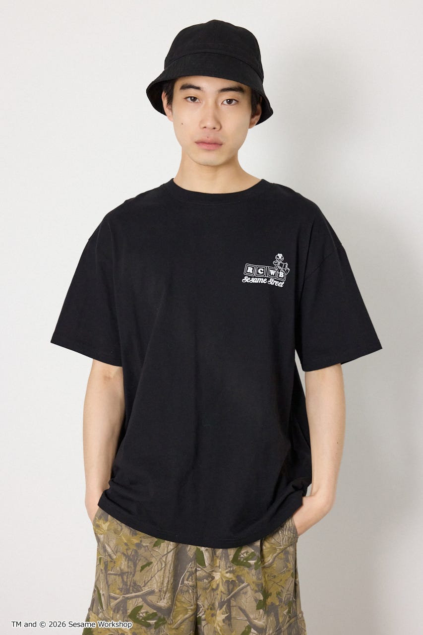 【WEB限定】(UNISEX)(SESAMESTREET)GoodLuckTシャツ BLK FREE