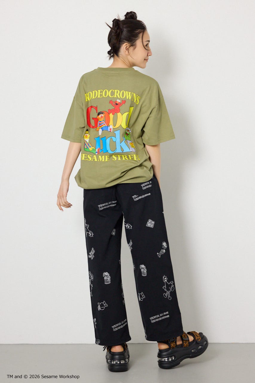 【WEB限定】(UNISEX)(SESAMESTREET)GoodLuckTシャツ KHA FREE