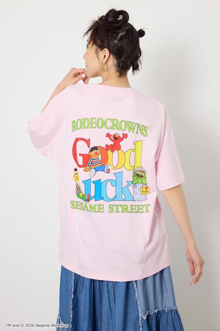 【WEB限定】(UNISEX)(SESAMESTREET)GoodLuckTシャツ L/PNK FREE