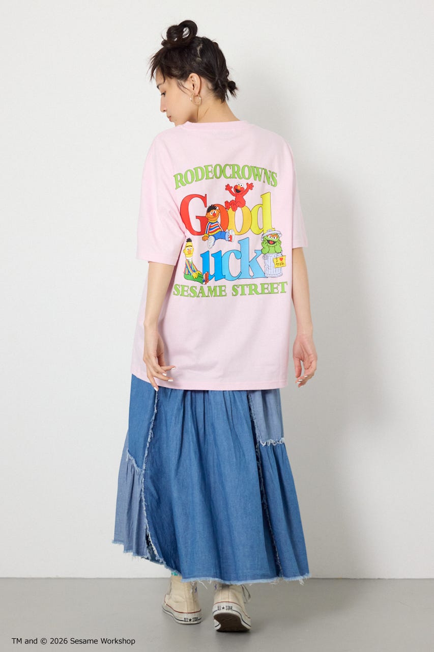 【WEB限定】(UNISEX)(SESAMESTREET)GoodLuckTシャツ L/PNK FREE