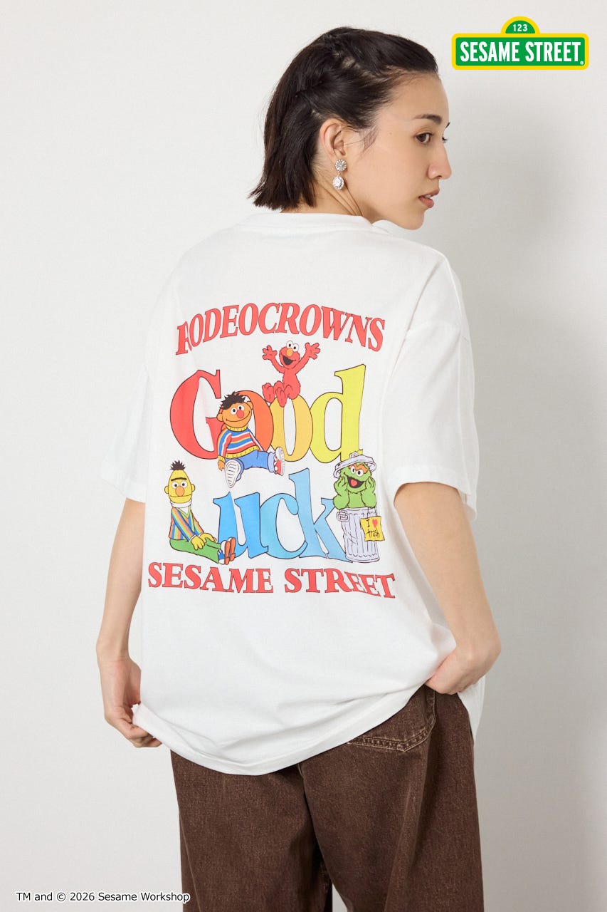 【WEB限定】(UNISEX)(SESAMESTREET)GoodLuckTシャツ WHT FREE