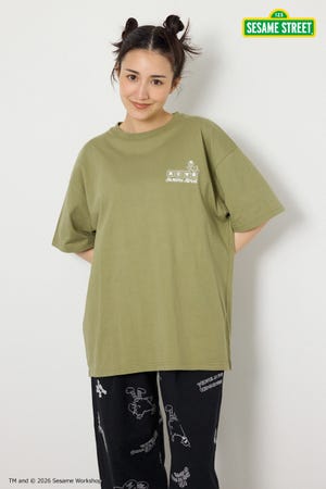 【WEB限定】（UNISEX）(SESAMESTREET)GoodLuckTシャツ