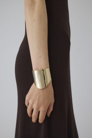 Smooth curved cuffs bangle