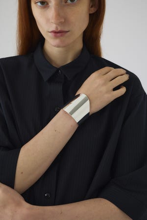 Smooth curved cuffs bangle