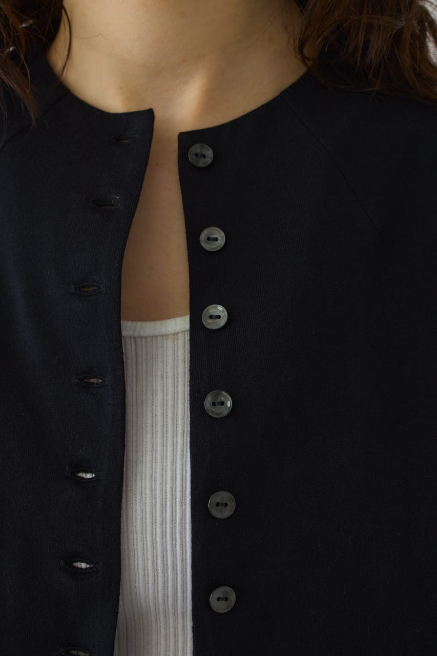 Neck darts cut long T/SH BLK FREE