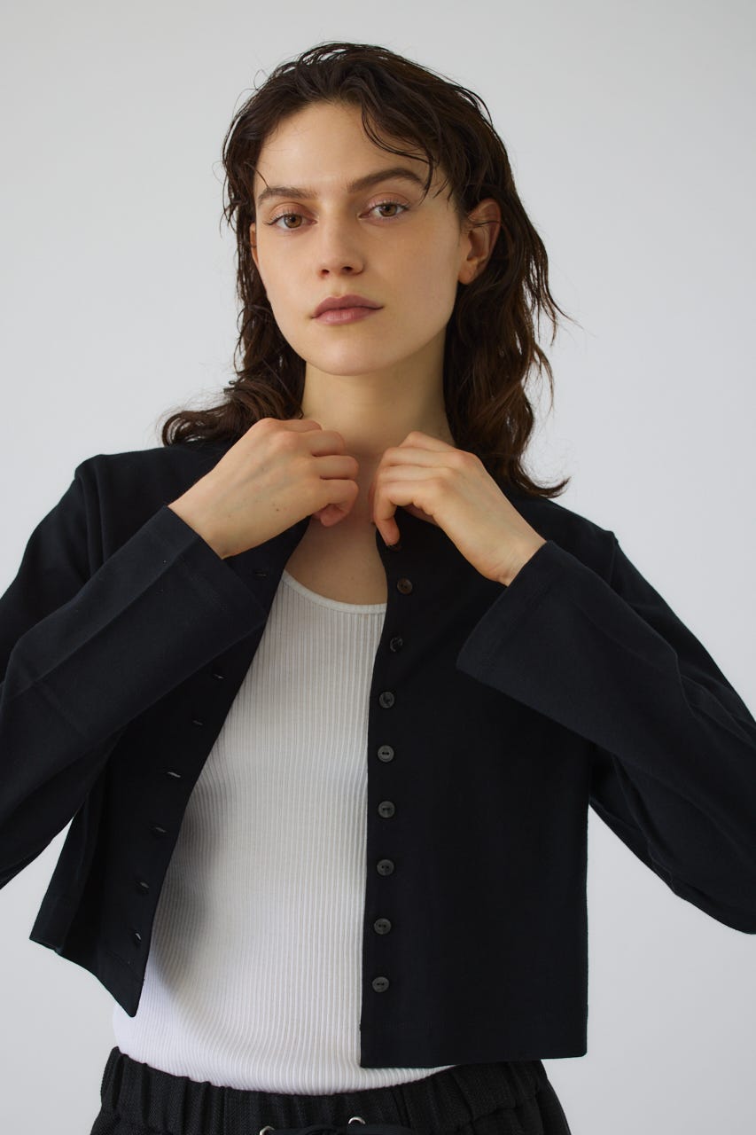 Neck darts cut long T/SH BLK FREE