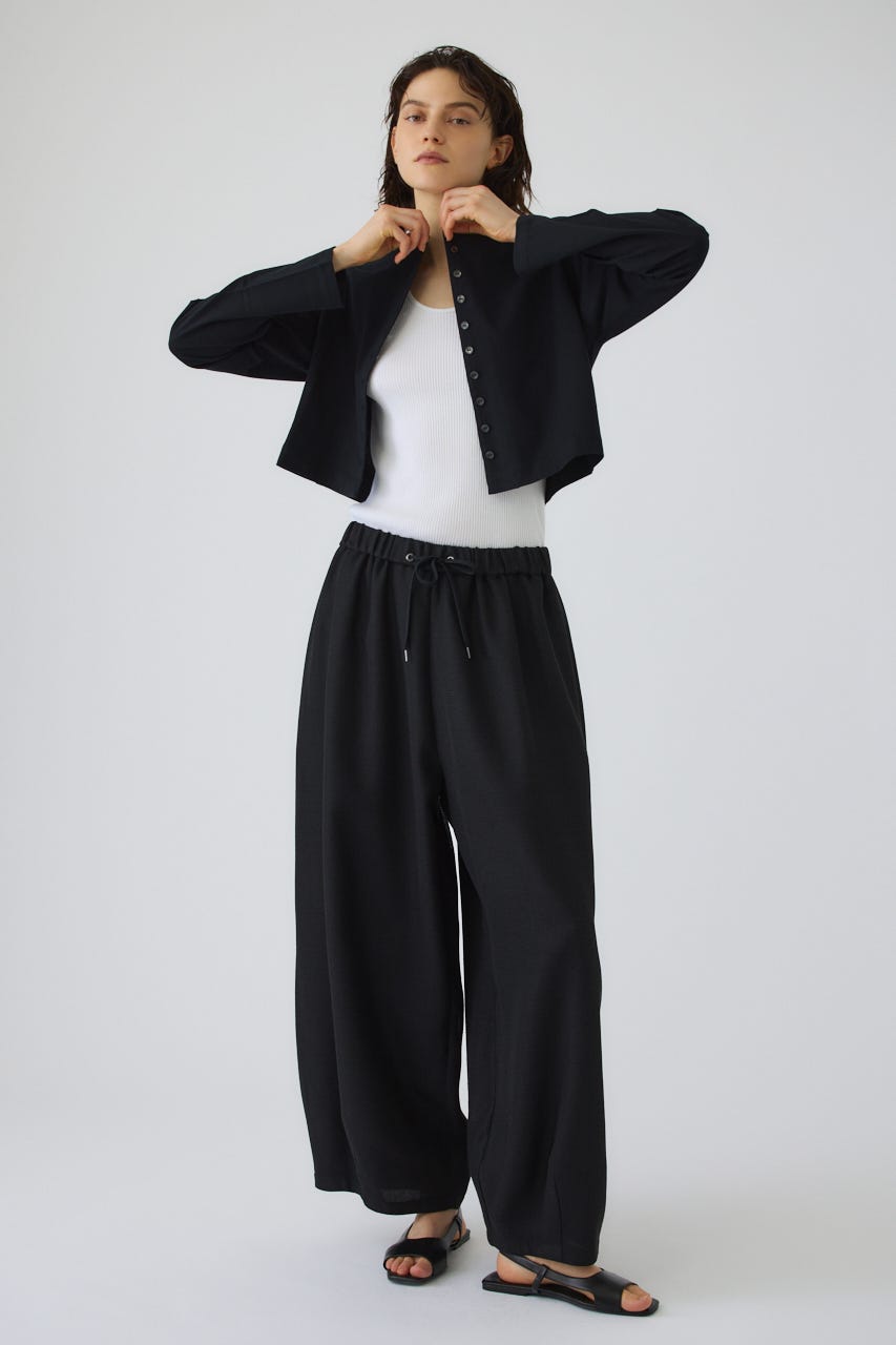 Neck darts cut long T/SH BLK FREE
