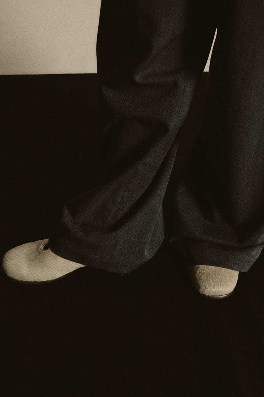 【26FW PRE ORDER】Brushed calf flat GREIGE 36