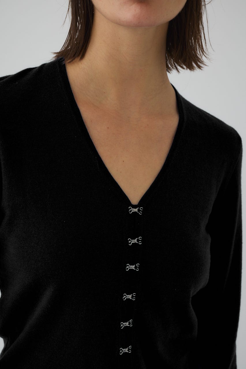 1/1- order start Many hook V neck tops BLK FREE