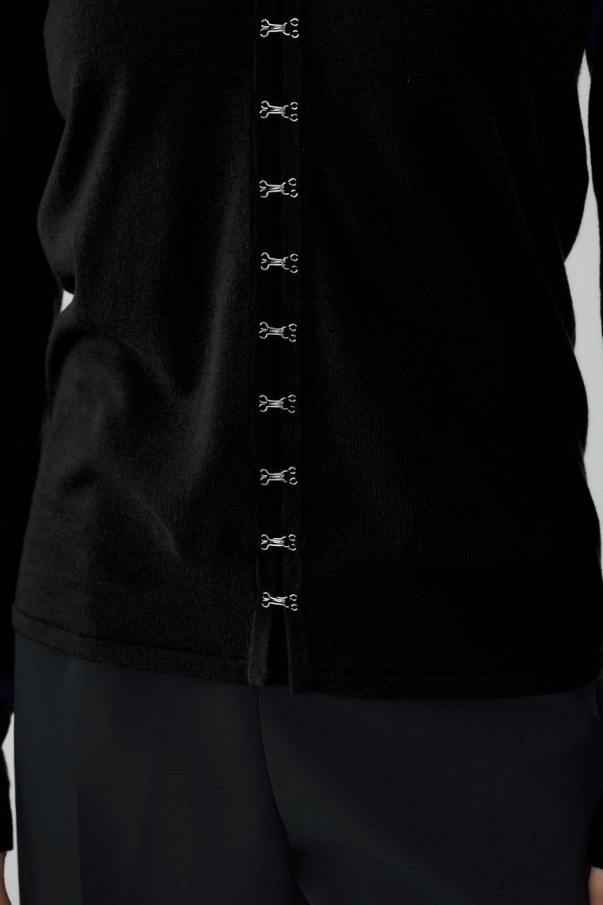 1/1- order start Many hook V neck tops BLK FREE