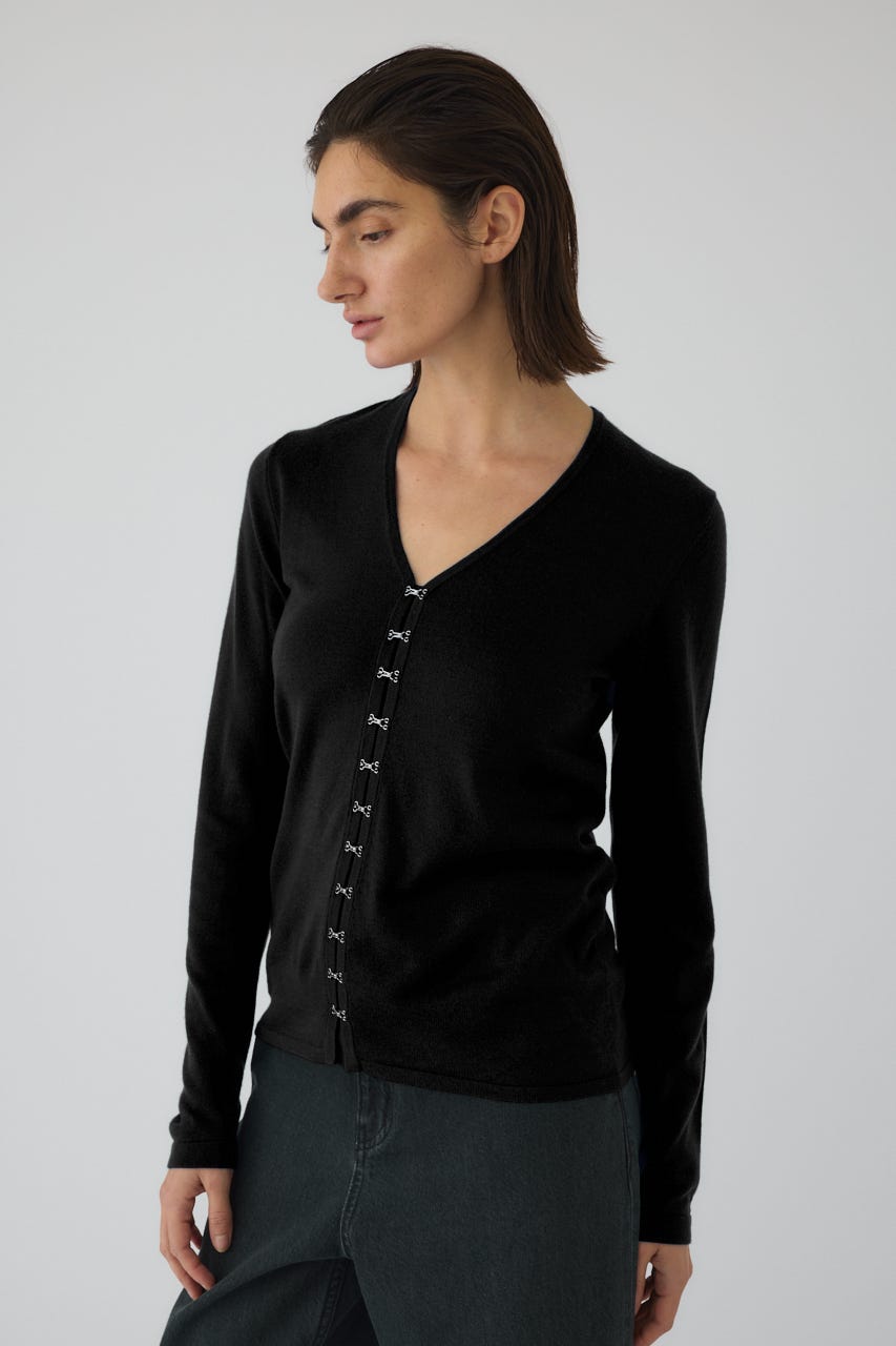 1/1- order start Many hook V neck tops BLK FREE