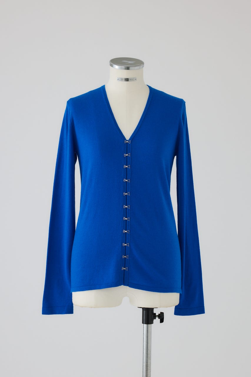 1/1- order start Many hook V neck tops BLU FREE