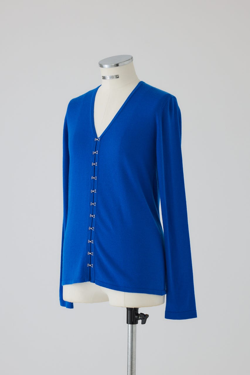 1/1- order start Many hook V neck tops BLU FREE