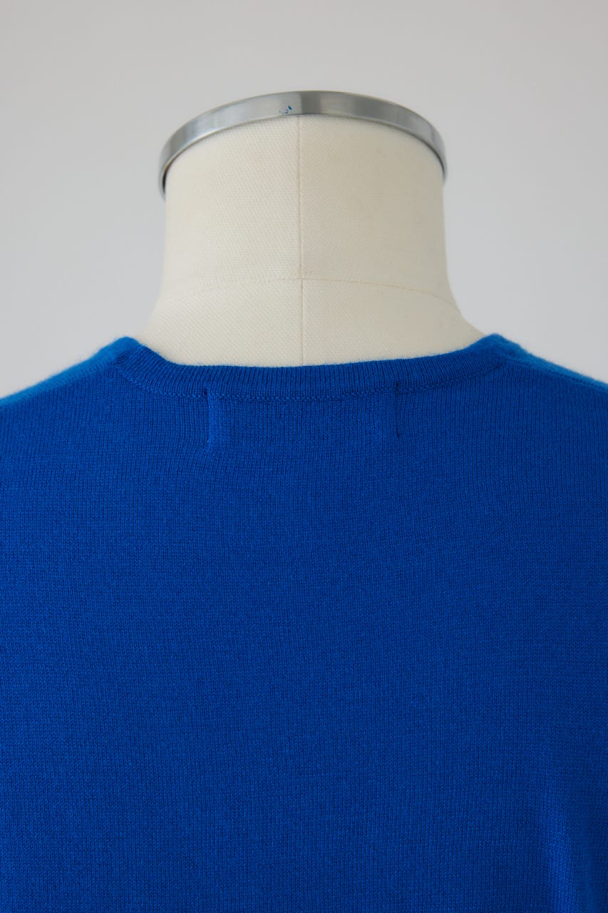 1/1- order start Many hook V neck tops BLU FREE