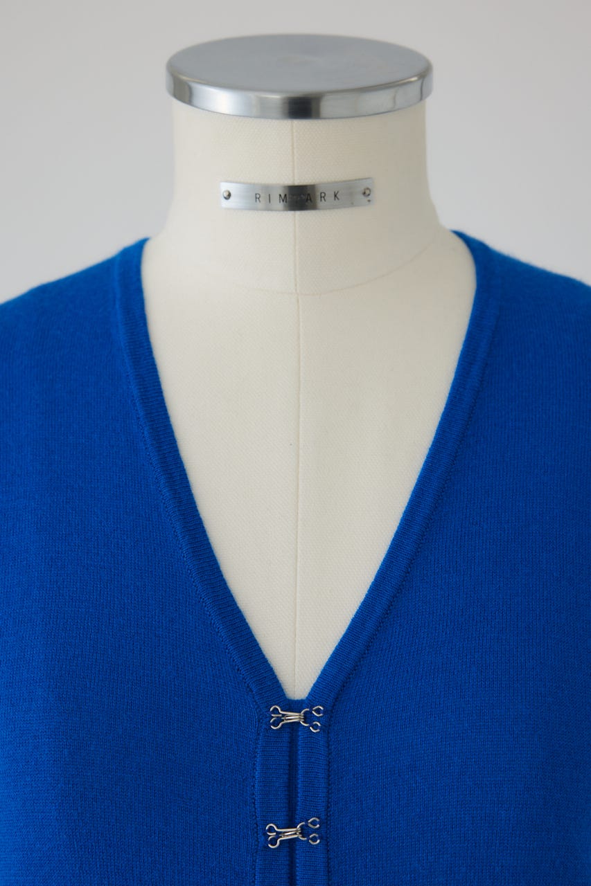 1/1- order start Many hook V neck tops BLU FREE