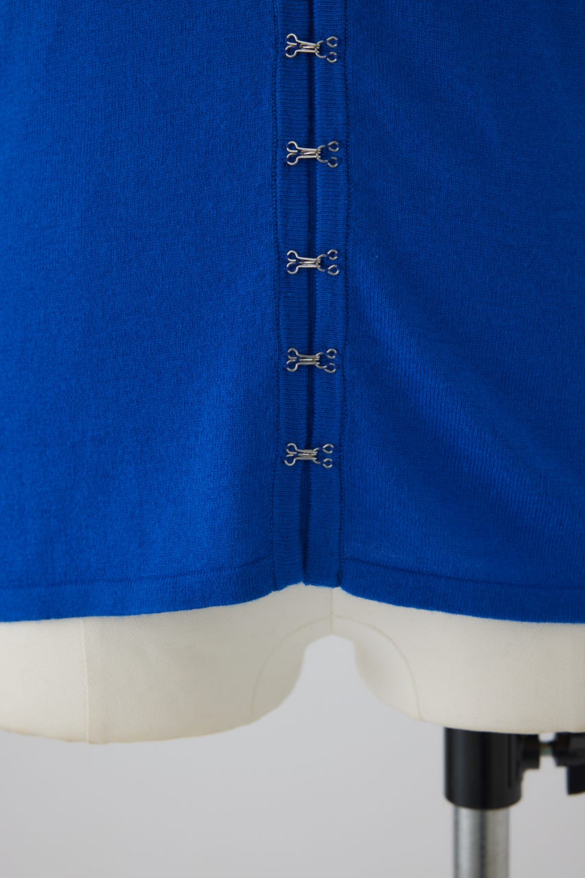 1/1- order start Many hook V neck tops BLU FREE